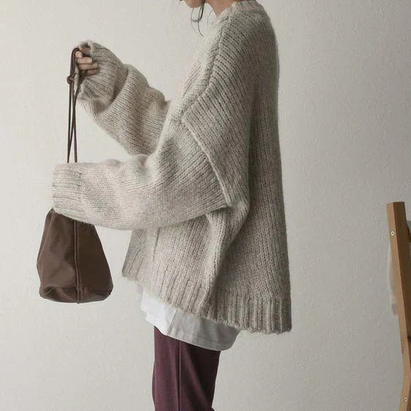 Oversized jumper med elfenbensfärgad framficka och stora, djupa fickor för kvinnor