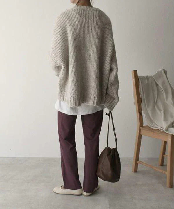 Oversized jumper med elfenbensfärgad framficka och stora, djupa fickor för kvinnor
