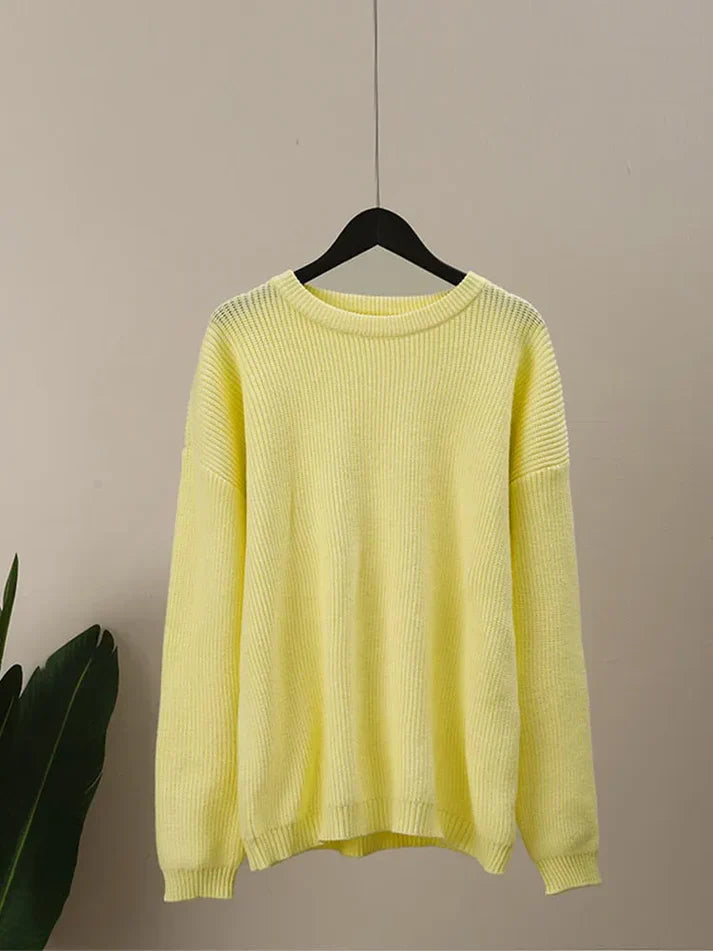 Varm vintertröja: moderiktig rund hals i minimalistisk design