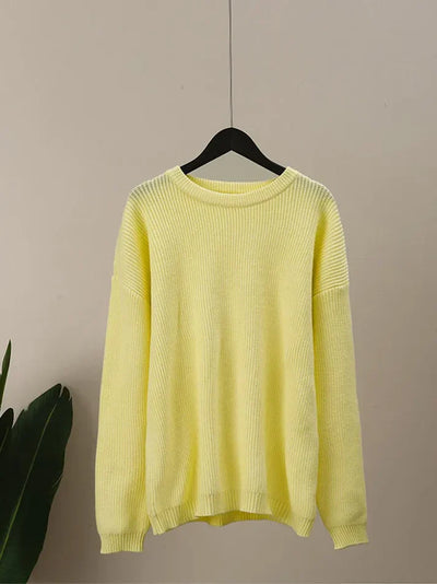 Varm vintertröja: moderiktig rund hals i minimalistisk design