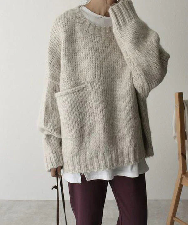 Oversized jumper med elfenbensfärgad framficka och stora, djupa fickor för kvinnor