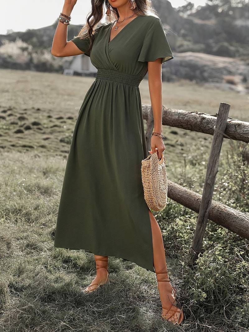Lucy – elegant kortärmad klänning med korkrage