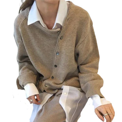Celina - mjuk cardigan med diagonal knappslå