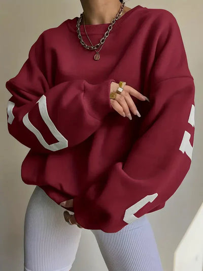 Oversized, trendig jumper med bokstäver på ärmarna för kvinnor