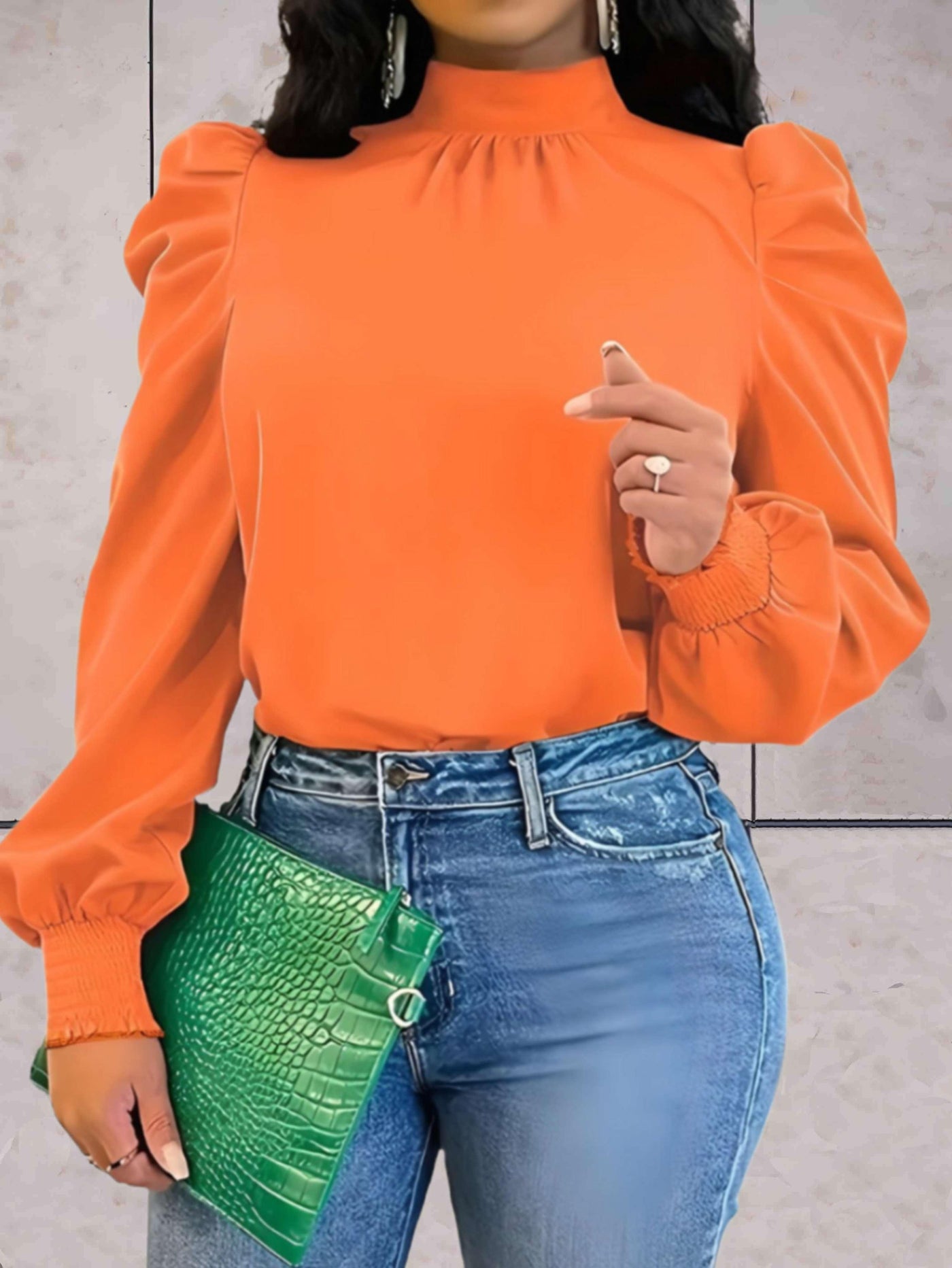 Bittany - Vackert skuren turtleneck-tröja med långa puffärmar