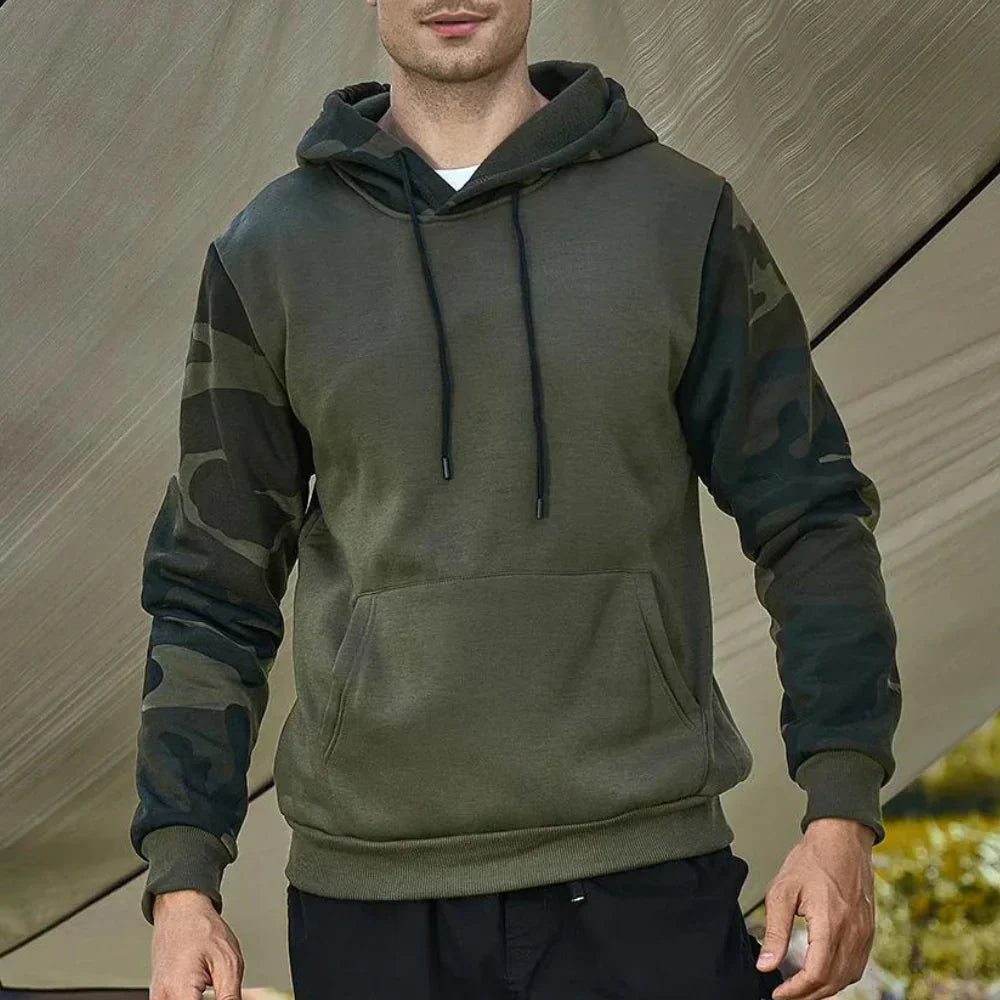 Fritz – snygg herrtröja med huva och kamouflagemönster