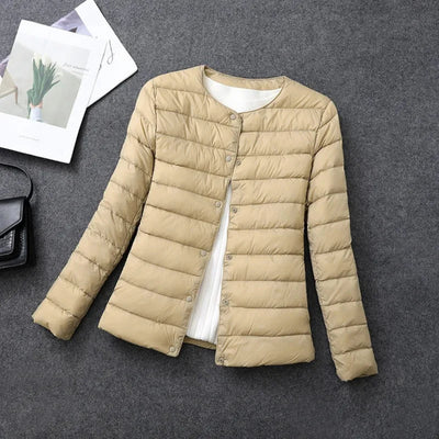 Adelheid – lätt dunjacka med rund halsringning