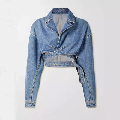 Kort asymmetrisk jeansjacka med justerbart bälte - Zoey