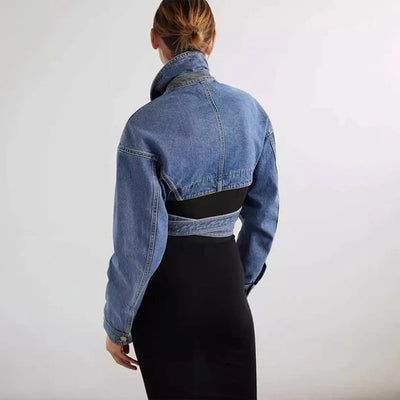 Kort asymmetrisk jeansjacka med justerbart bälte - Zoey
