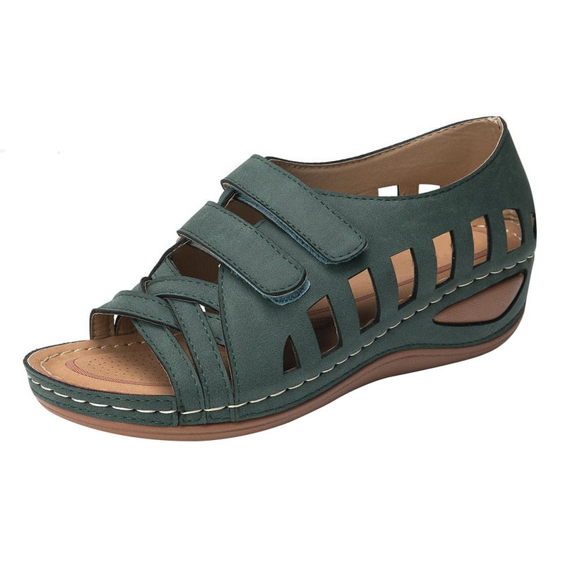Lucy - Sandaler med Utskärningar och Kardborrband