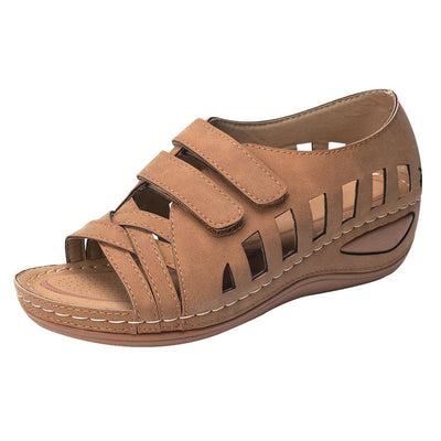 Lucy - Sandaler med Utskärningar och Kardborrband