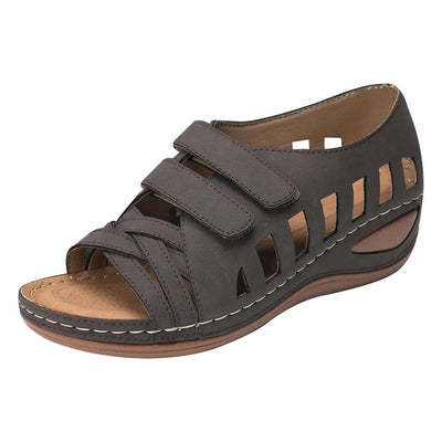 Lucy - Sandaler med Utskärningar och Kardborrband