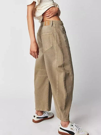 Vida damjeans i ledig stil för vintern