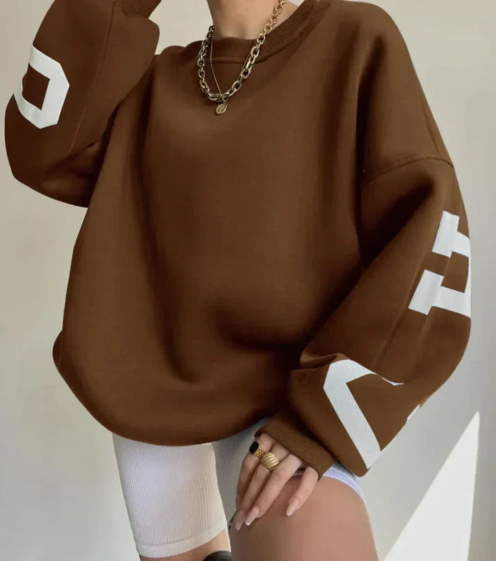 Oversized, trendig jumper med bokstäver på ärmarna för kvinnor