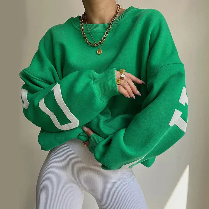Oversized, trendig jumper med bokstäver på ärmarna för kvinnor