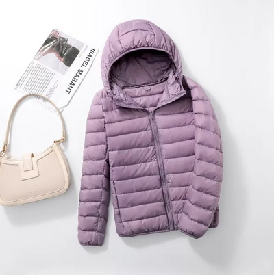 De nya ultralätta, packbara dunjackorna med huva