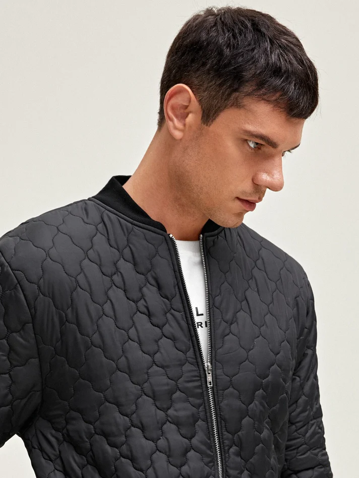 Jackor i stilren design med dragkedjefickor för män