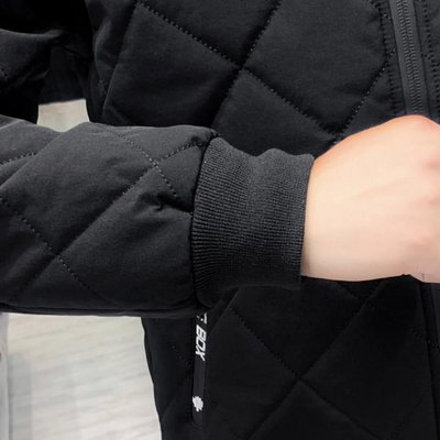 Elie – vadderad herrjacka med hel dragkedja och huva