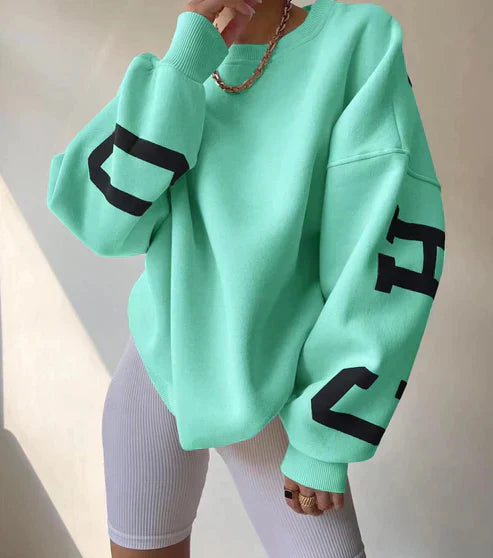 Oversized, trendig jumper med bokstäver på ärmarna för kvinnor