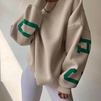 Oversized, trendig jumper med bokstäver på ärmarna för kvinnor
