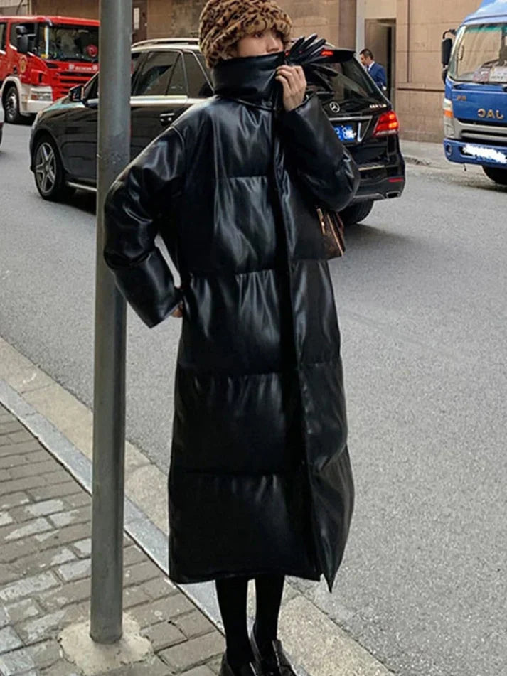 Aimee lång pufferjacka i skinn med skärp