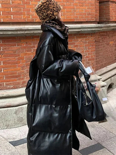 Aimee lång pufferjacka i skinn med skärp