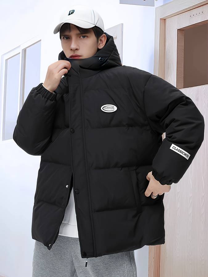 Vadderad jacka i svart - moderiktig, lätt och varm för alla tillfällen