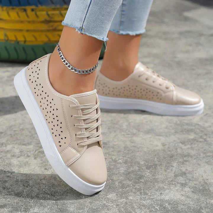 Sophia – beiga sneakers med snörning