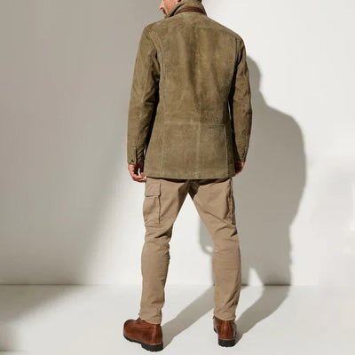 Henrik – klassisk mockajacka med knappslå och elegant skärning