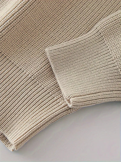 Anders – stickad tröja med halv dragkedja, hög krage och ribbad struktur